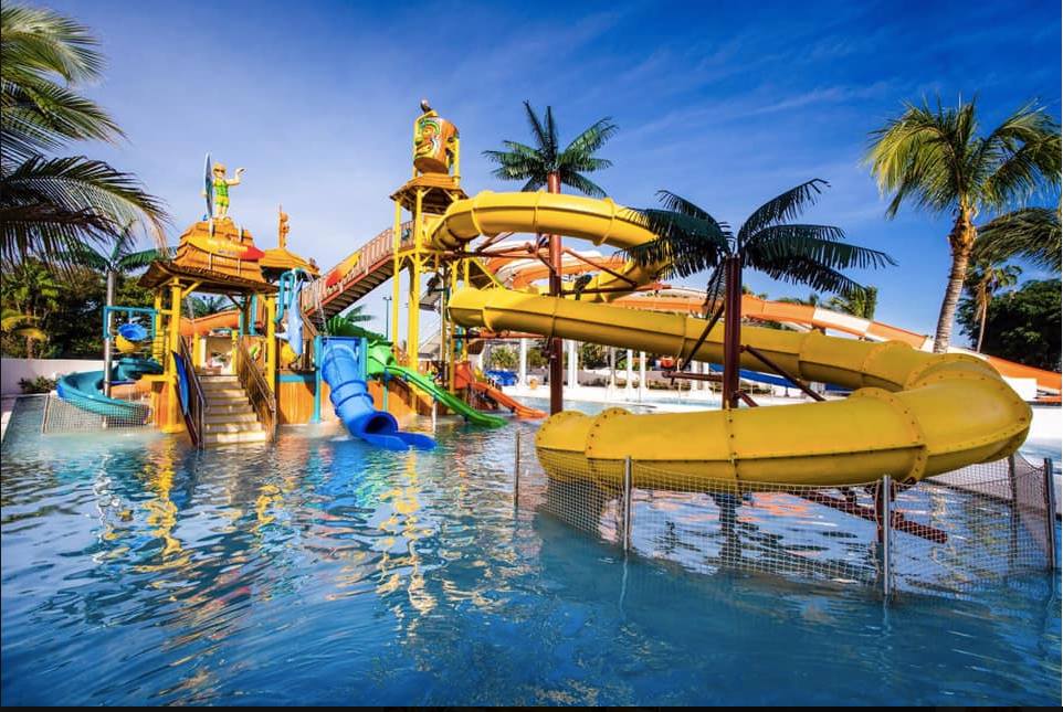 Hard-Rock-Punta-Cana-Swim-Up-Bar